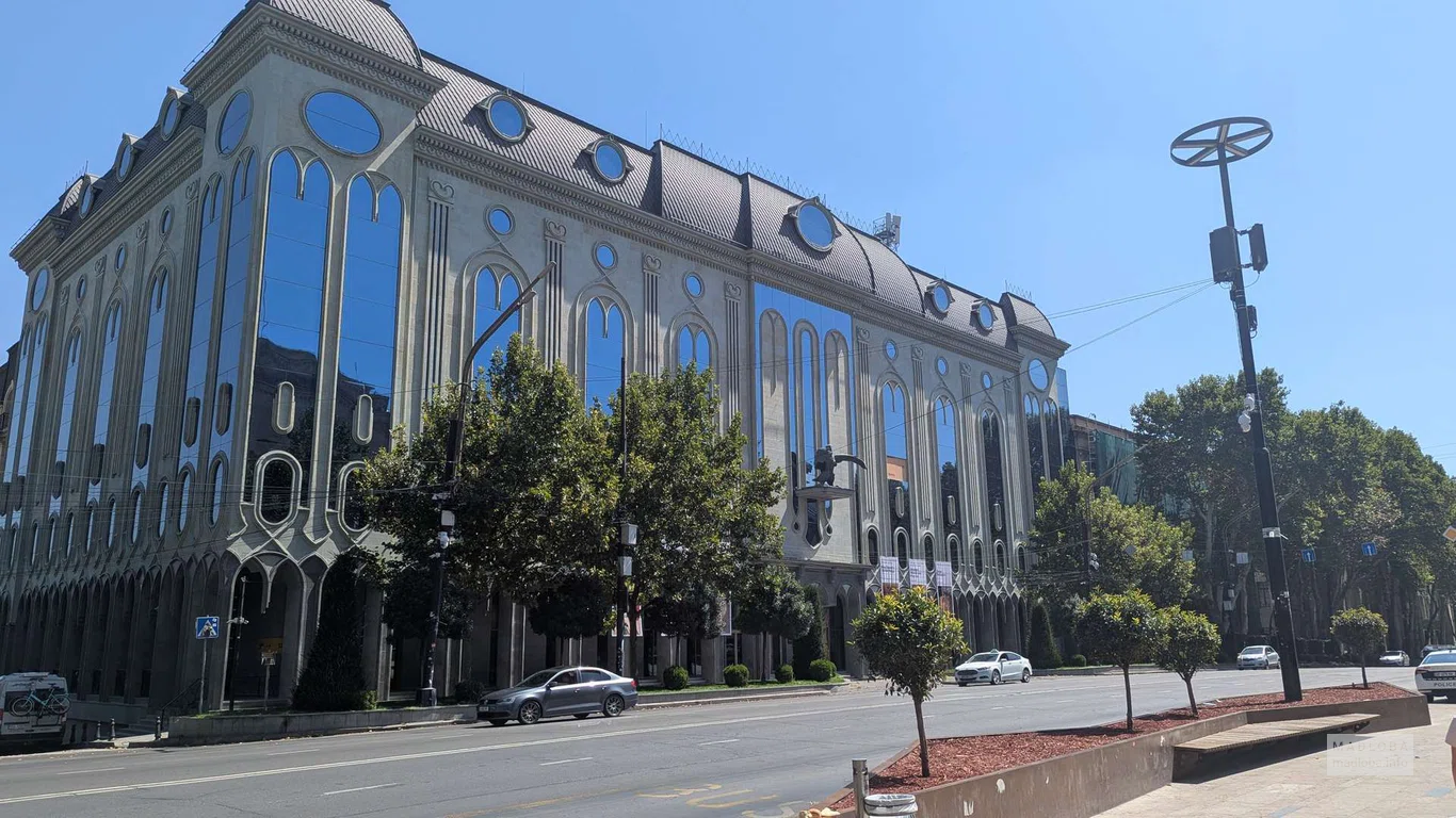 Здание музея изобразительных искусств в Тбилиси