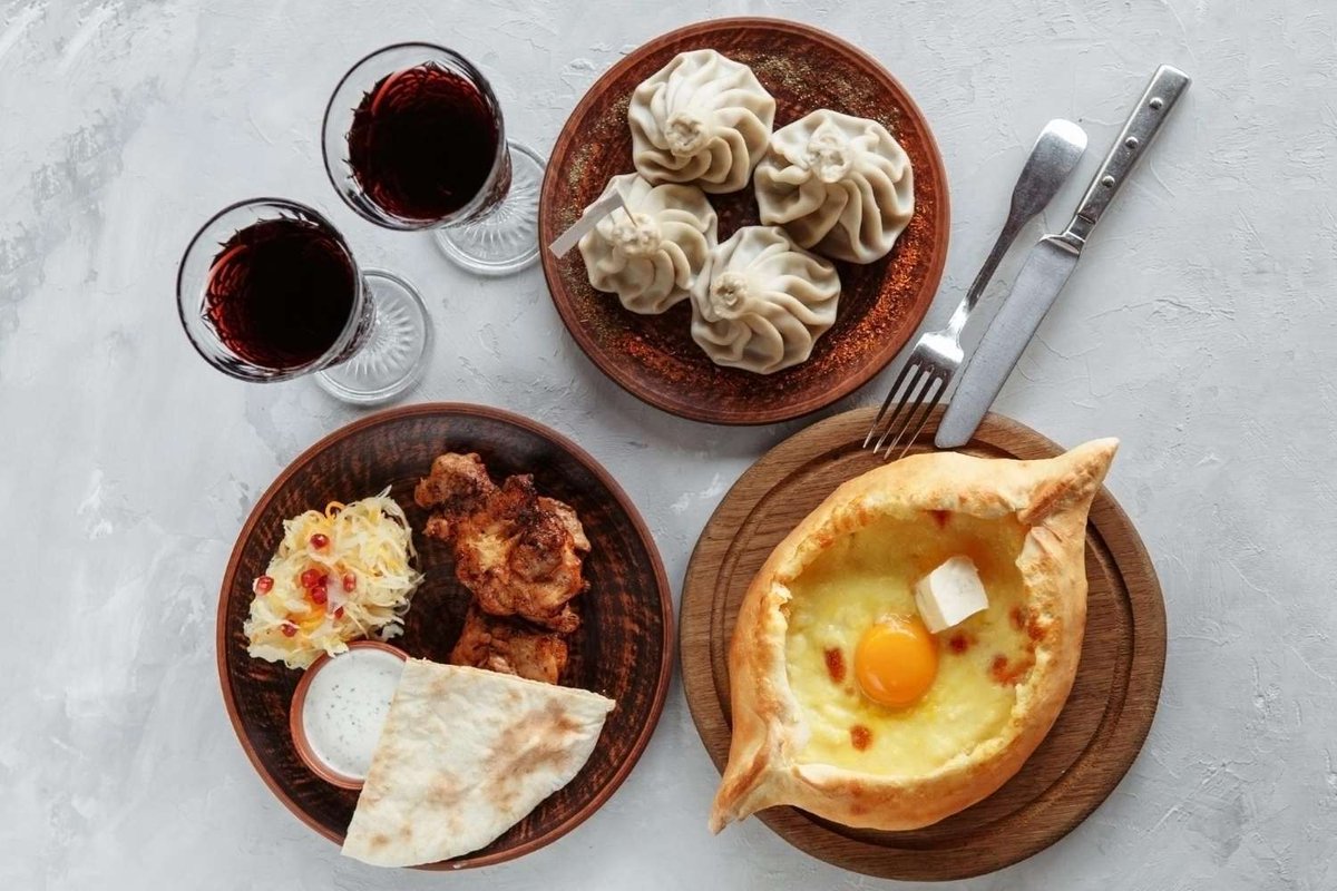 Georgian dishes and wine