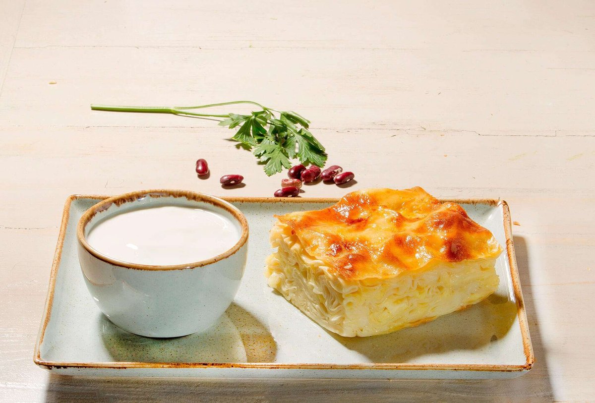 Georgian yogurt matsoni and achma