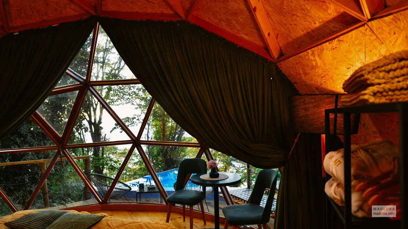 Интерьер в номере отеля Glamping Eco Domes