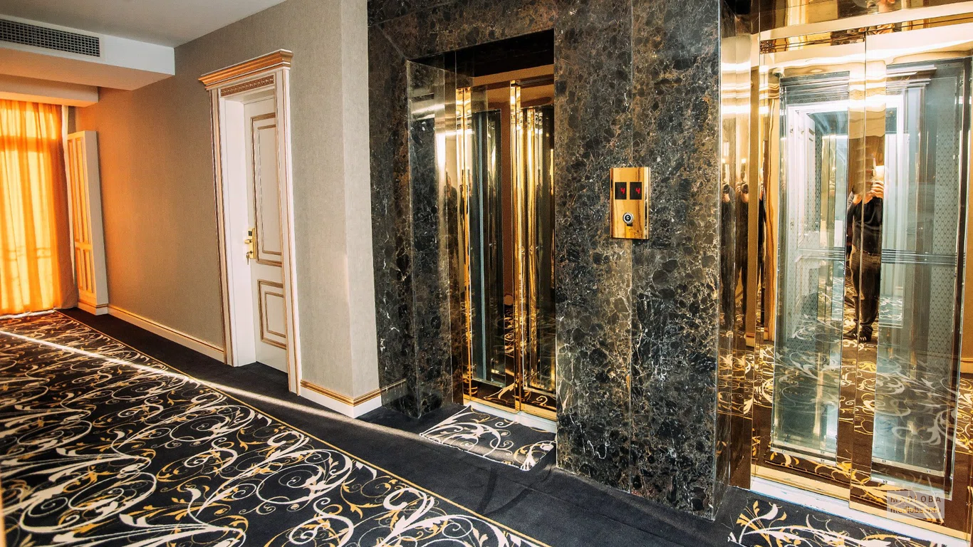 Лифты в отеле Голд Тбилиси