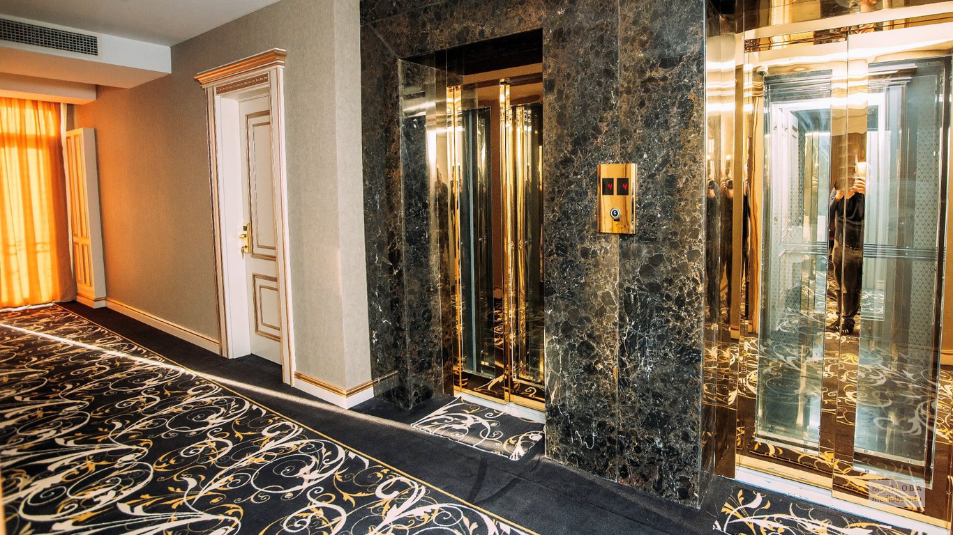 Лифты в отеле Голд Тбилиси