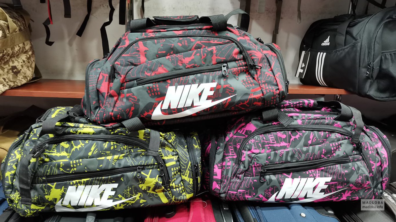 Спортивные сумки в магазине "Золотой компас"