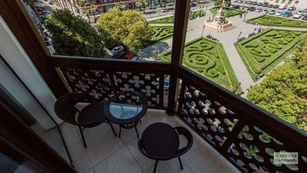 Балкон в в отеле-казино Golden Palace Batumi