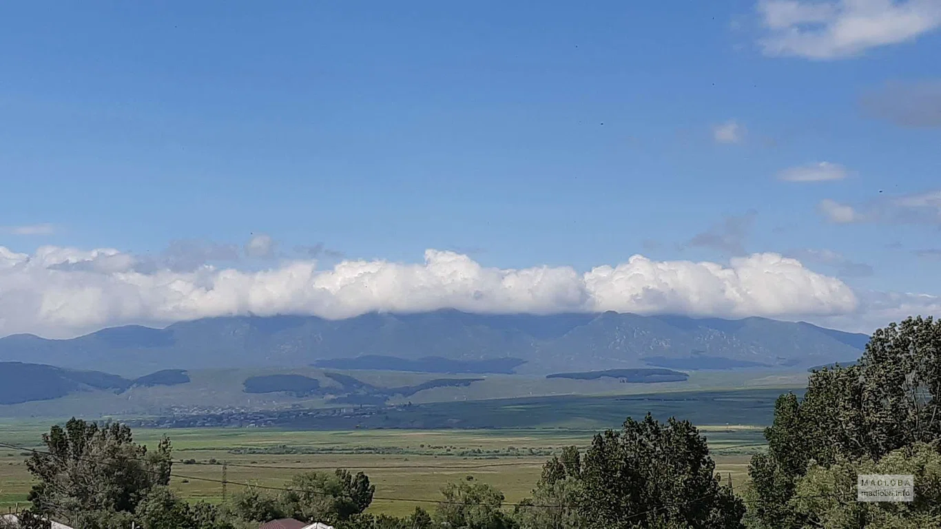 Пики горы Арджевани скрылись под облаками