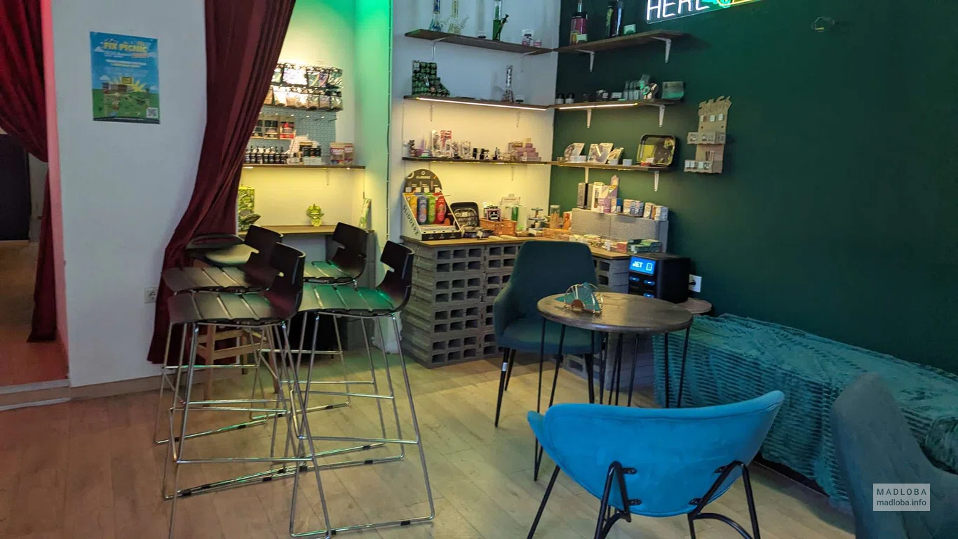 Уютная атмосфера в Gorilla Mafia - CBD cafe & Growshop