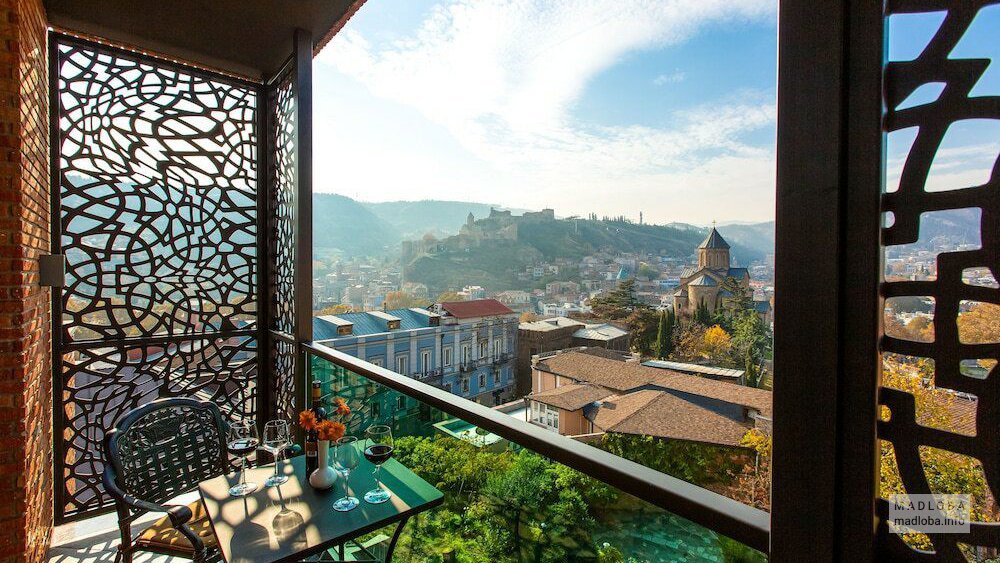 Вид с балкона в гостинице КММ в Тбилиси