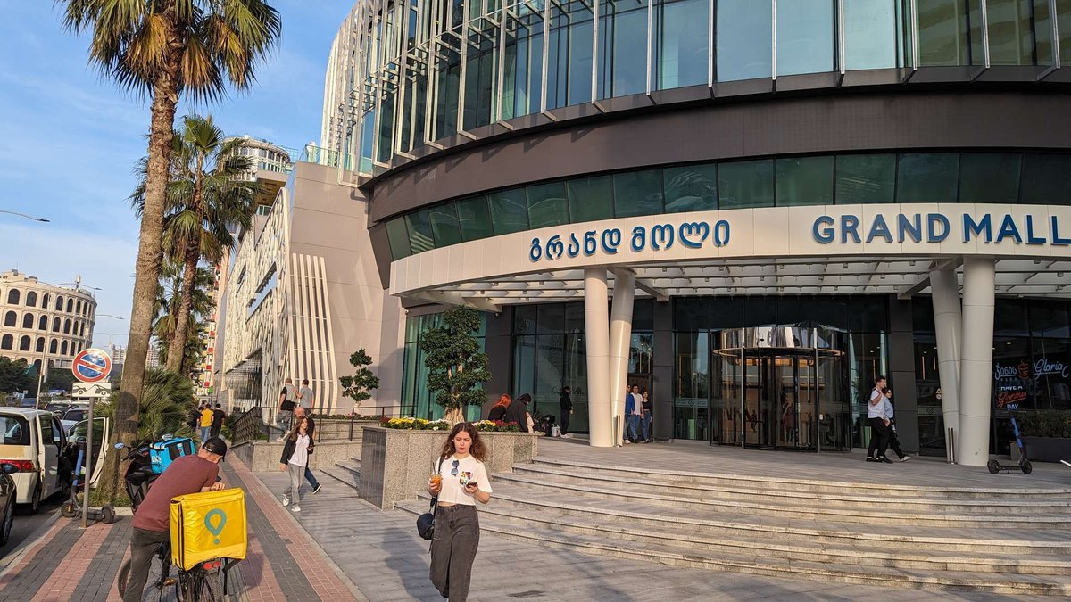 Grand Mall Shopping Center in Batumi - facade - 5