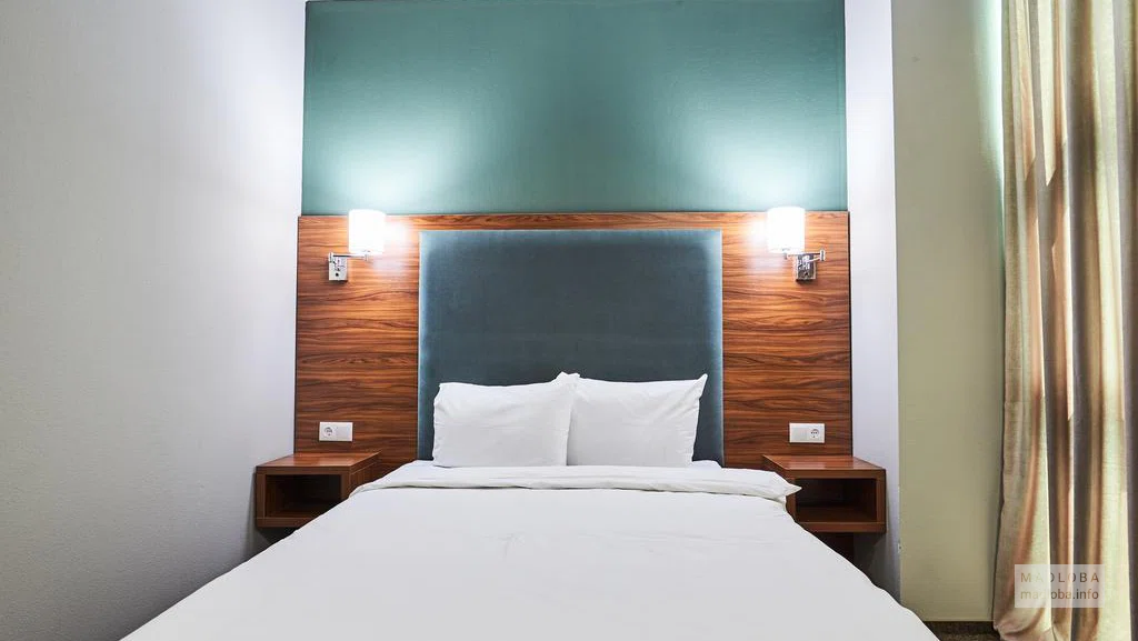 Кровать в номере Green Tower Hotel