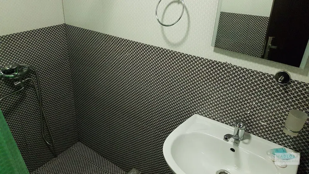 Ванная комната в отеле "Green Villa"