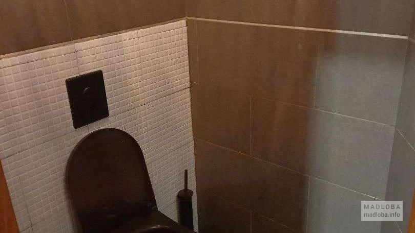 уборная в ресторане Georgian House