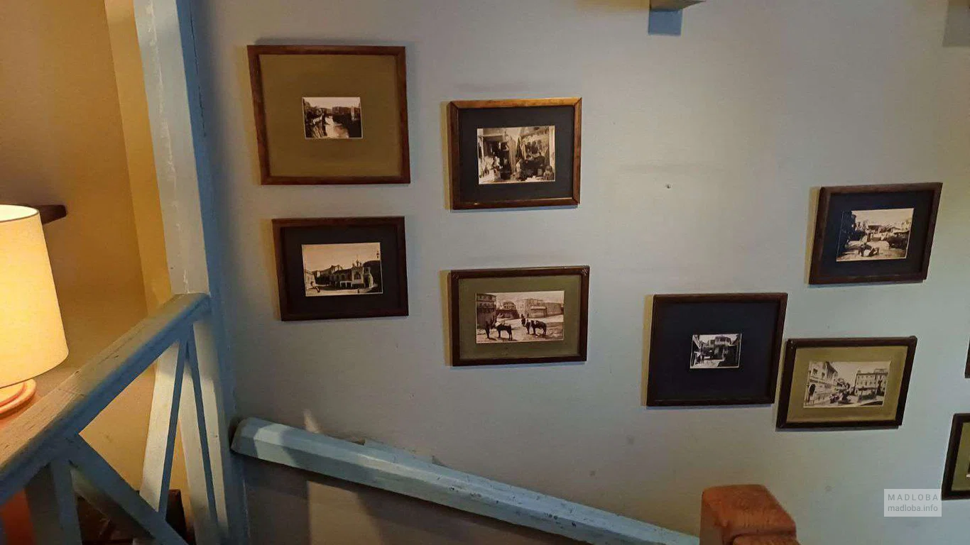 фотографии на стенах ресторана Georgian House