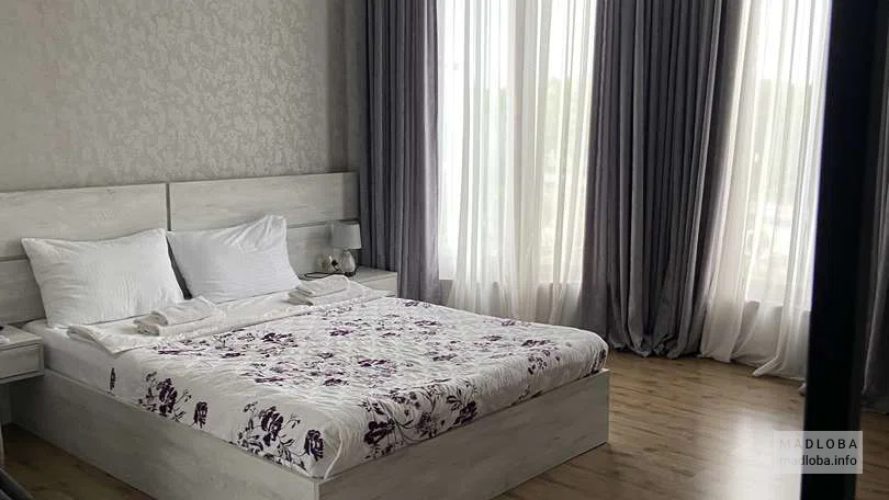 кровать двуспальная в номере Guest House Flamingo