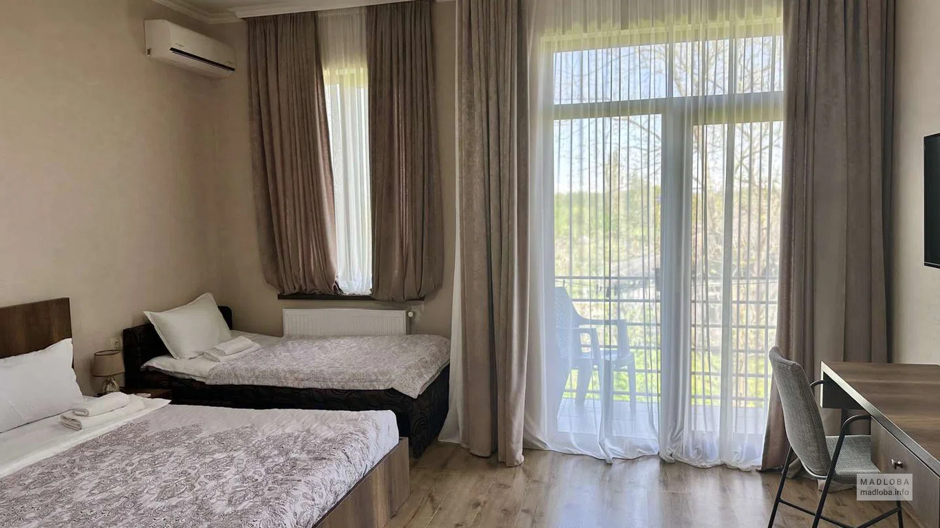 трехместный номер в гостевом доме Guest House Flamingo