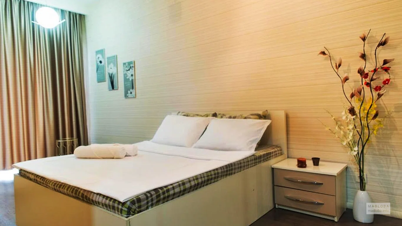 Кровать в номере отеля Guesta - Elite Residence