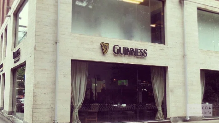 Витражные окна Guinness Pub & Restaurant