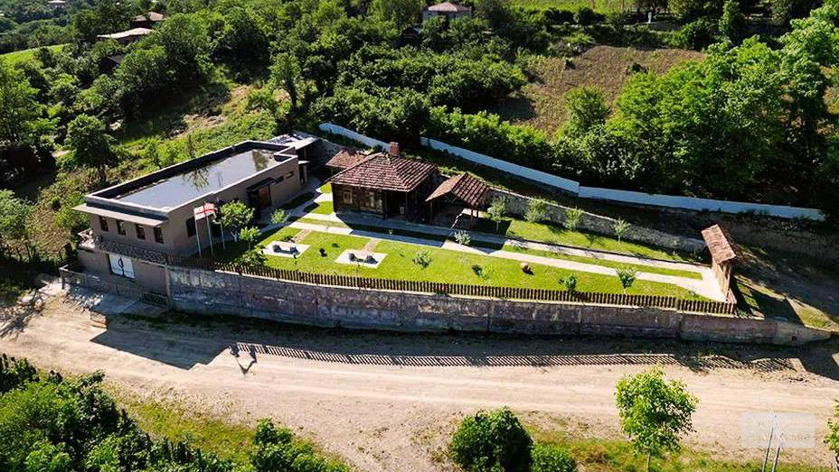 Gurnelebis Marani — традиционный маарни‑ресторан и винодельня в Ткибули