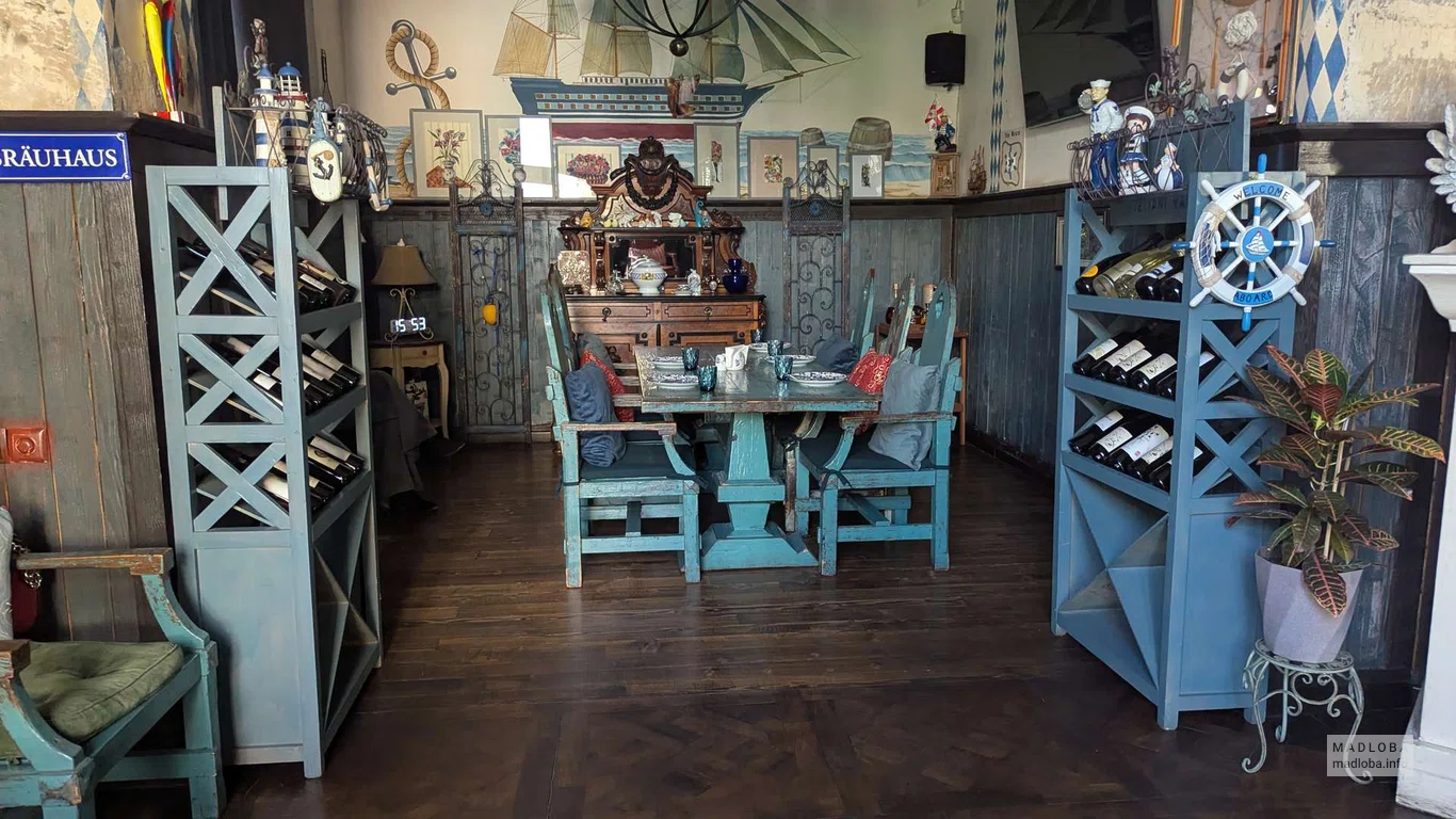 Интерьер в морском стиле в ресторане HB Batumi