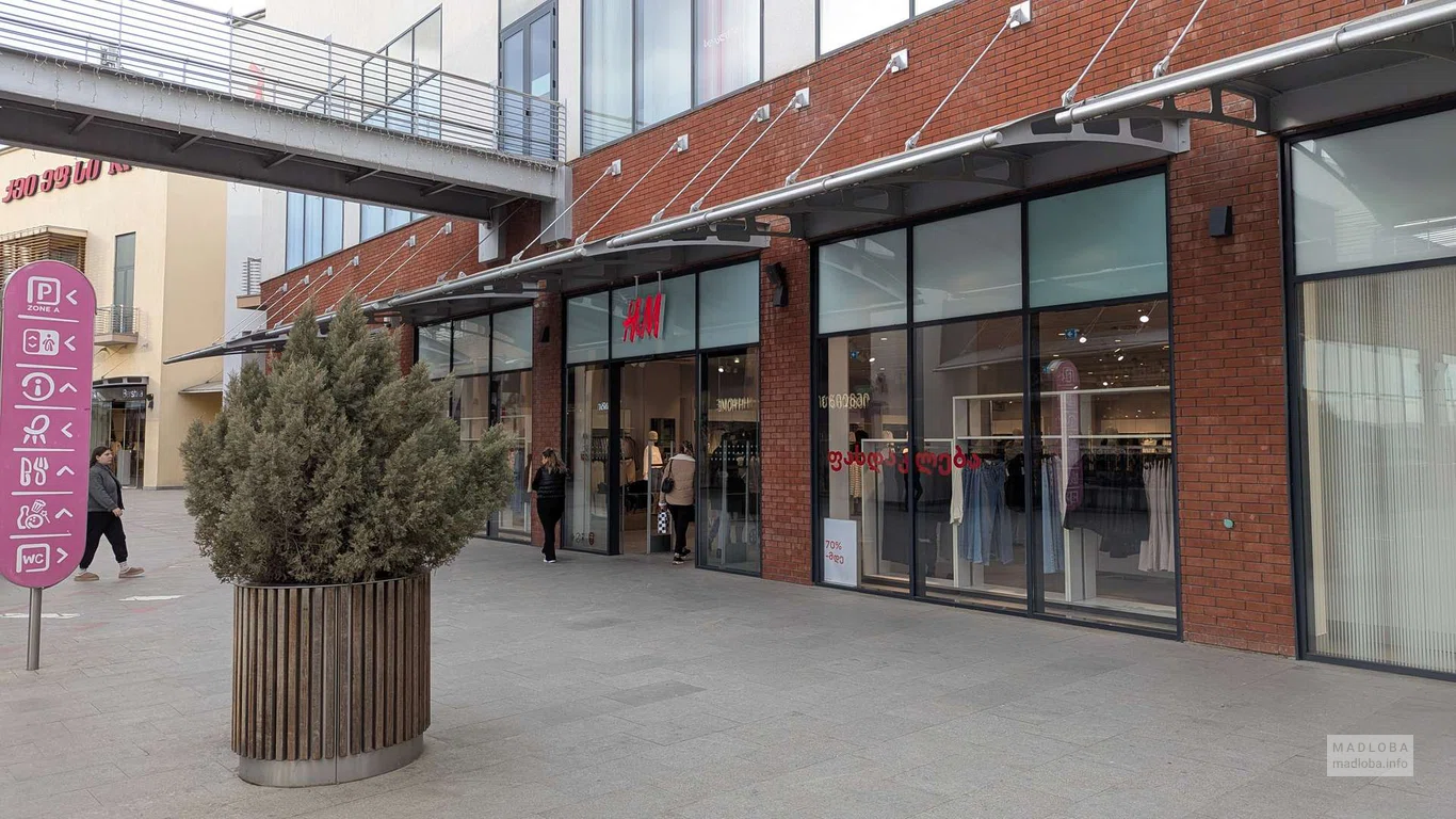 H&M в ТЦ East Point в Тбилиси – купить модную одежду и аксессуары