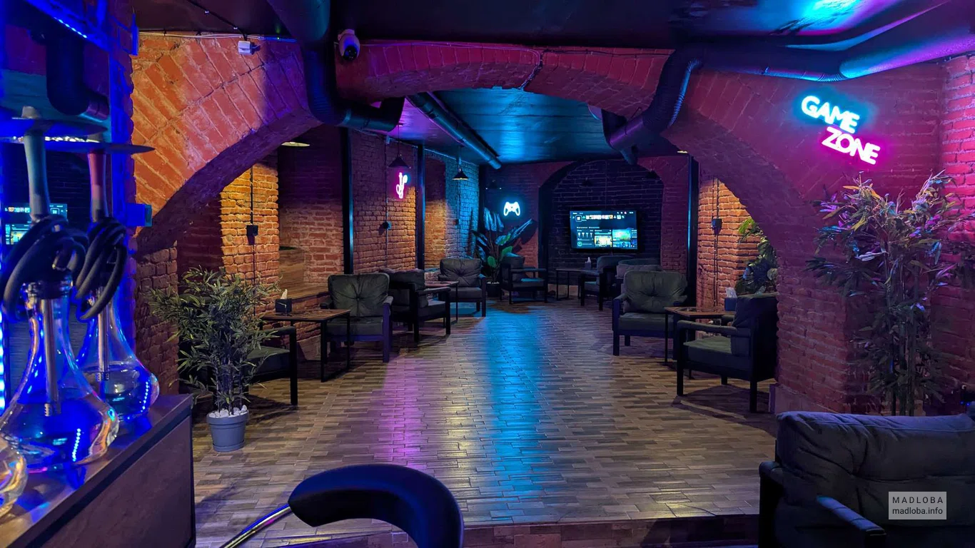 Зона для игр в кальян - баре HOOKAH FRIENDS