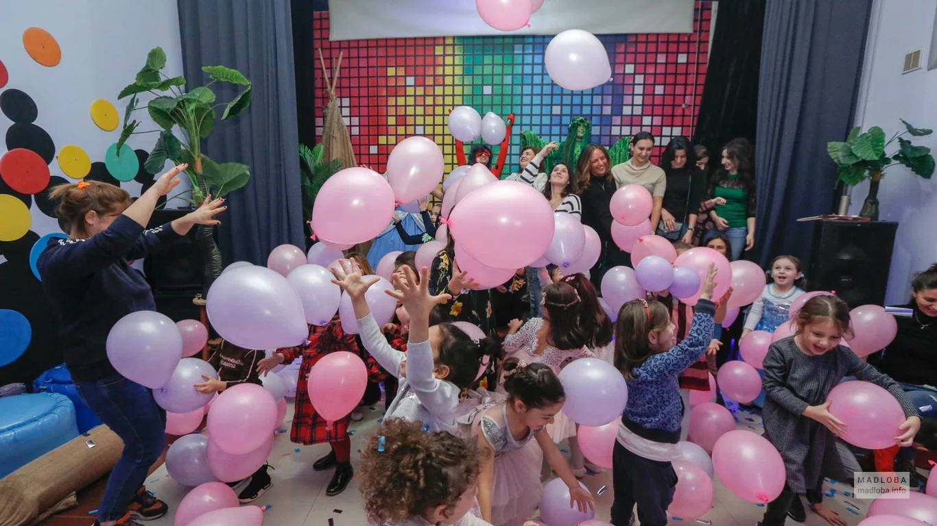 Развлечения с воздушными шарами в Хеппи Лаундж