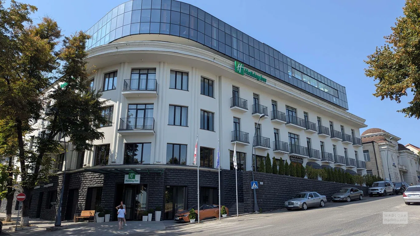 Отель "Holiday Inn" в Телави
