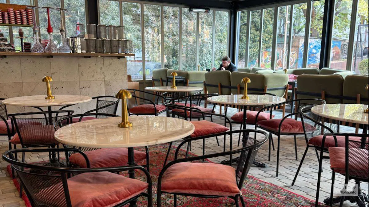 Hookah Place Griboedov — лаунж-бар с кальянами и коктейлями в центре Тбилиси