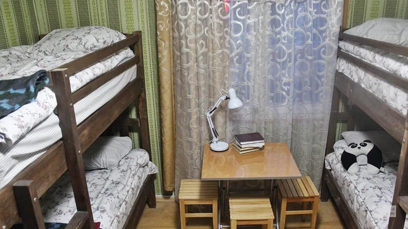 Двуярусные кровати в хостеле Кислицы