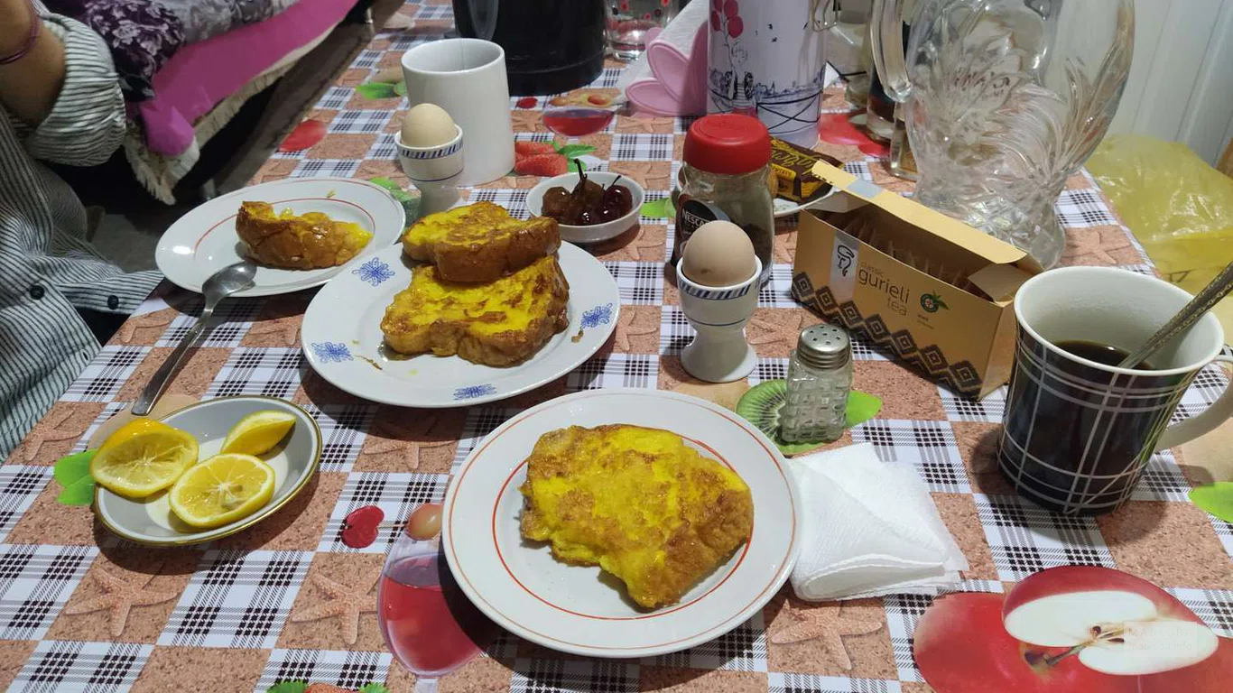 Завтрак в хостеле Temuri