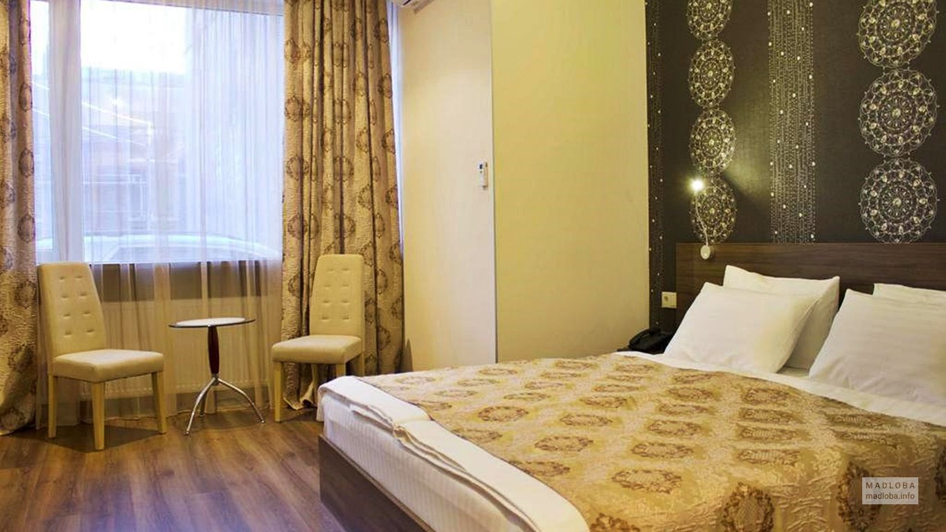 Спальня в грузинском отеле в Тбилиси