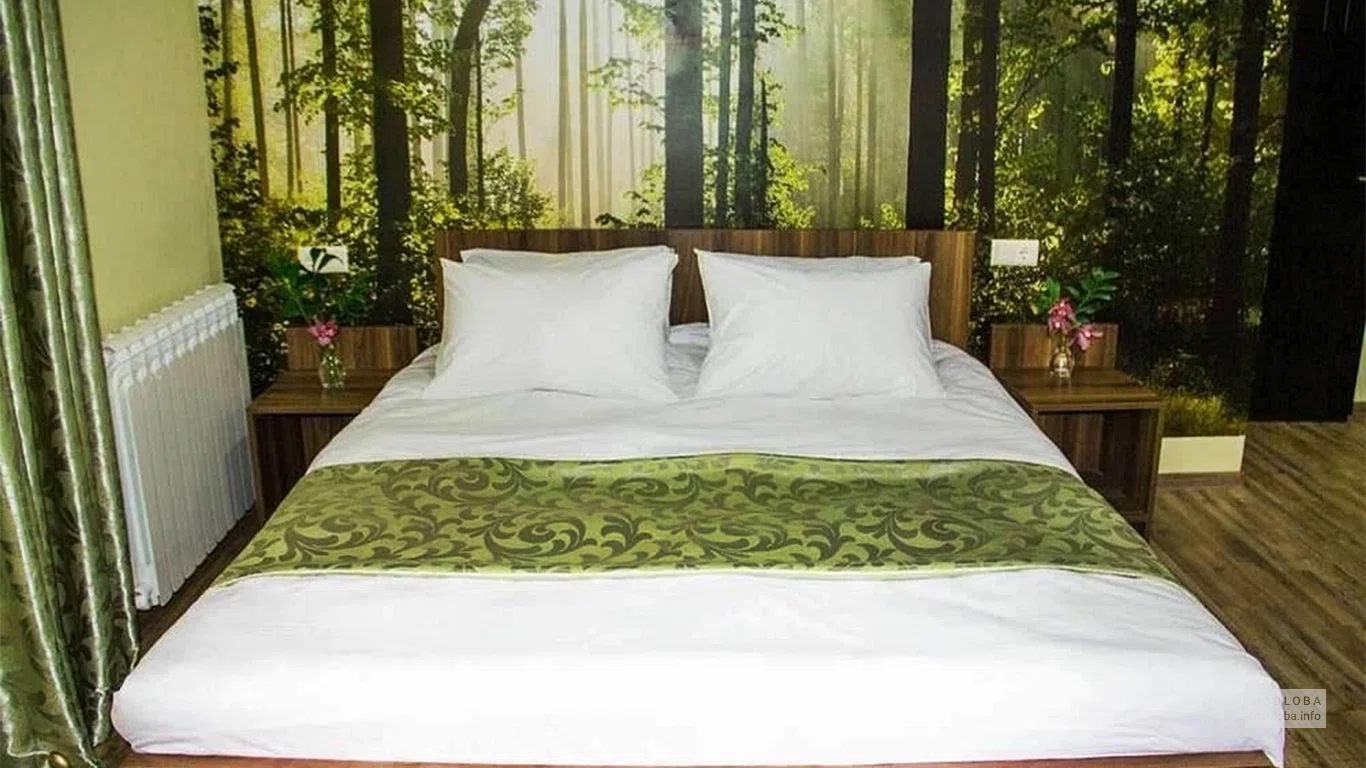 Вид на кровать в номере Hotel Dcorner