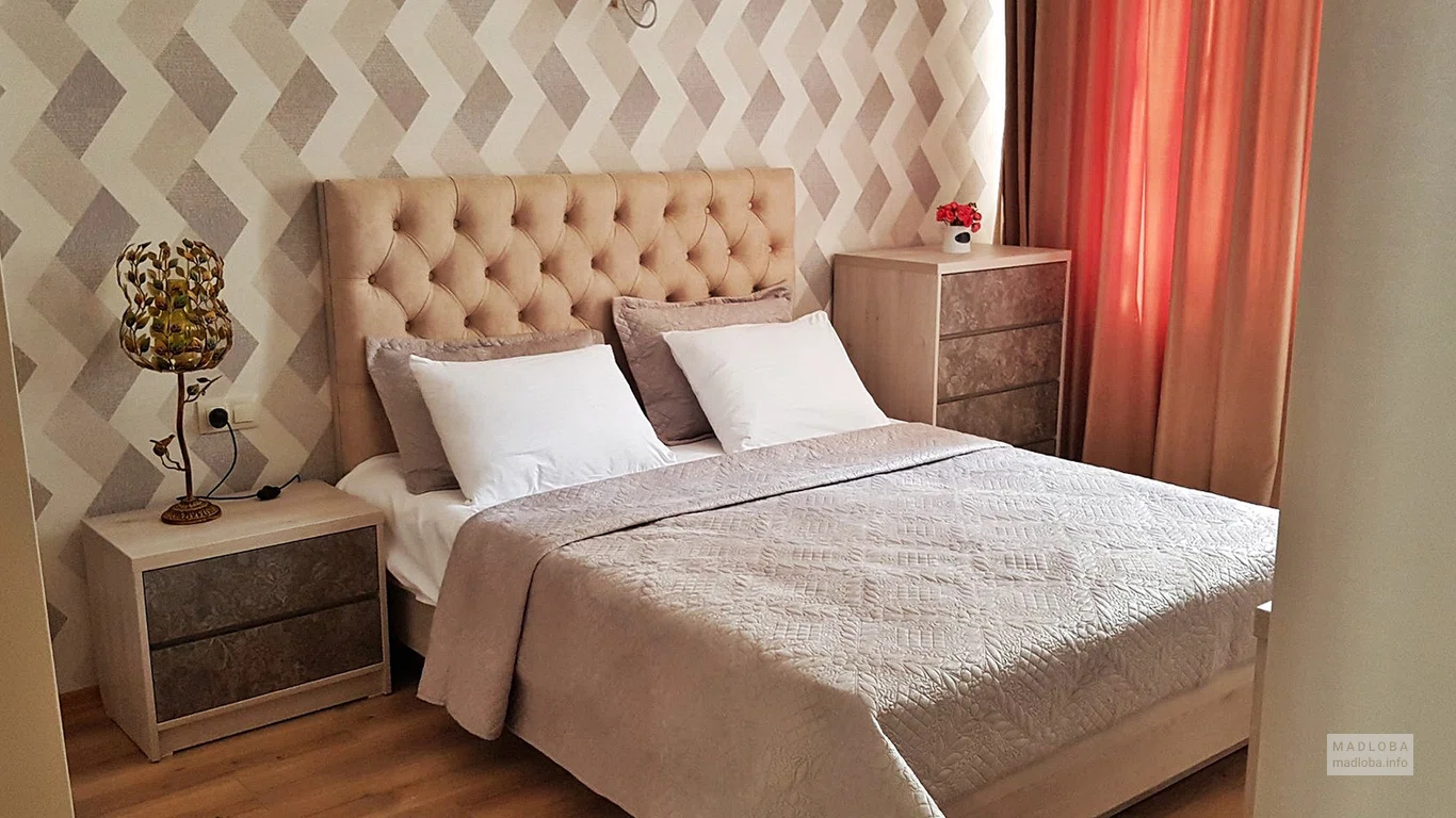 Интерьер спальни в номере гостиницы Грибоедов