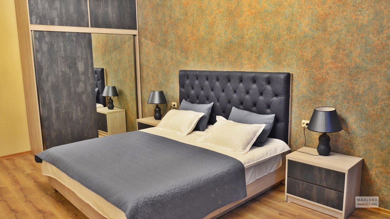 Кровать в номере Hotel Griboedov