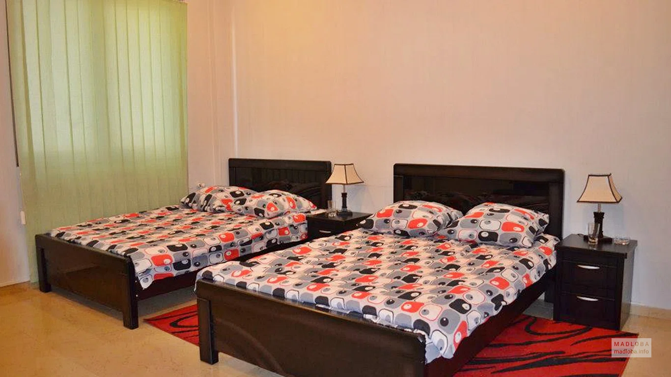 Кровати в гостинице Ростус в Грузии