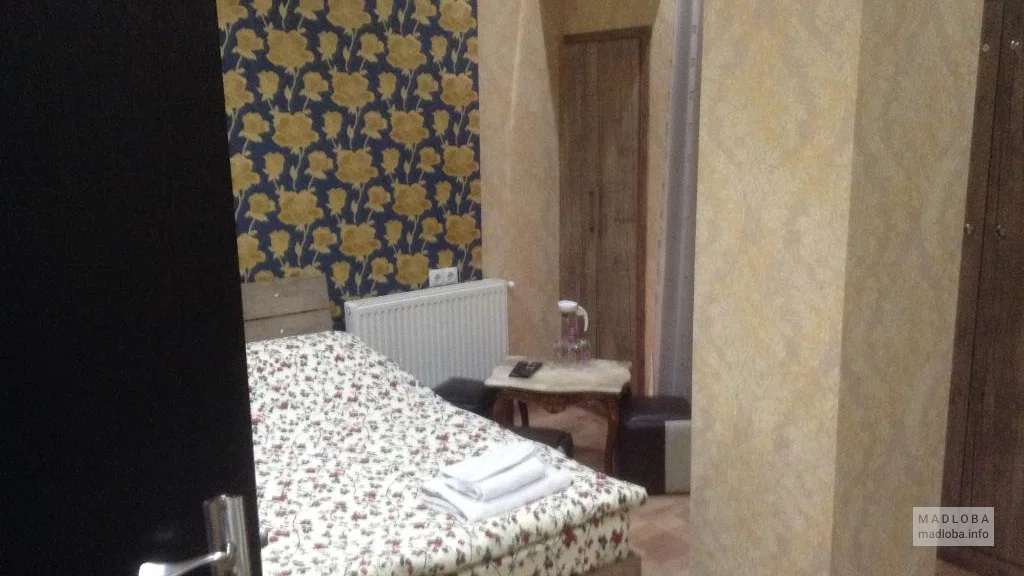 Кровать в номере гостиницы Турист