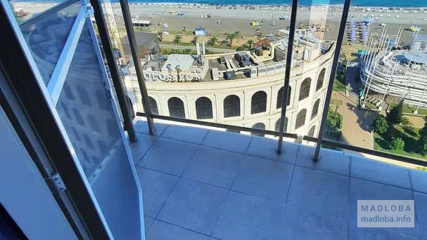 Балкон с видом на море в Hotel 19