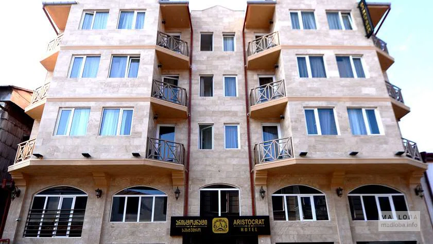 Вид здания Hotel Aristocrat Batumi