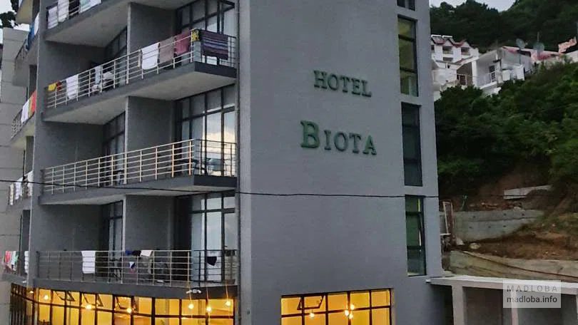 Отель "Hotel Biota" - вид здания