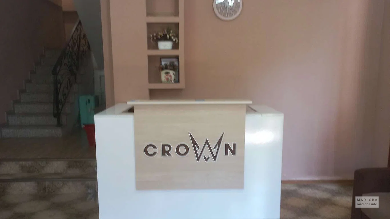 ресепшен в Hotel Crown