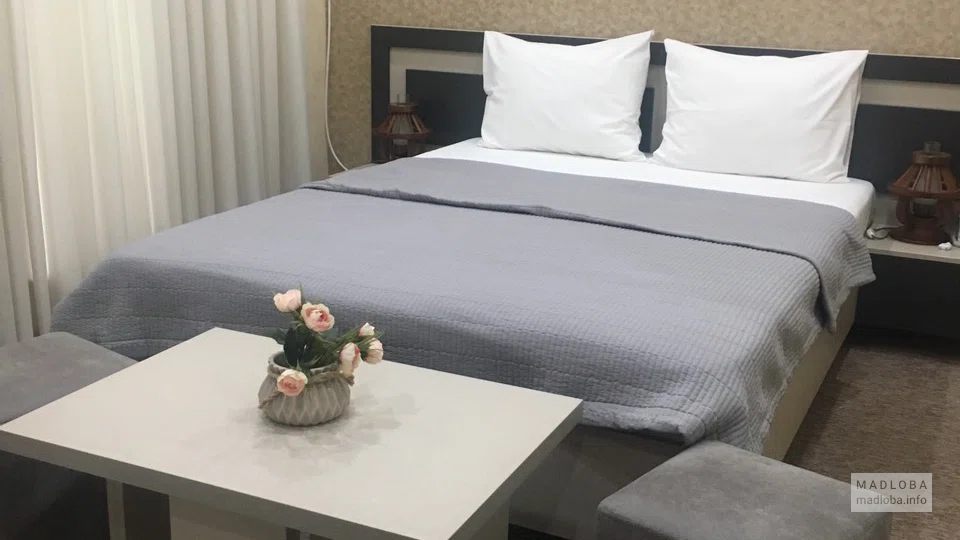 Hotel Liel кровать в номере