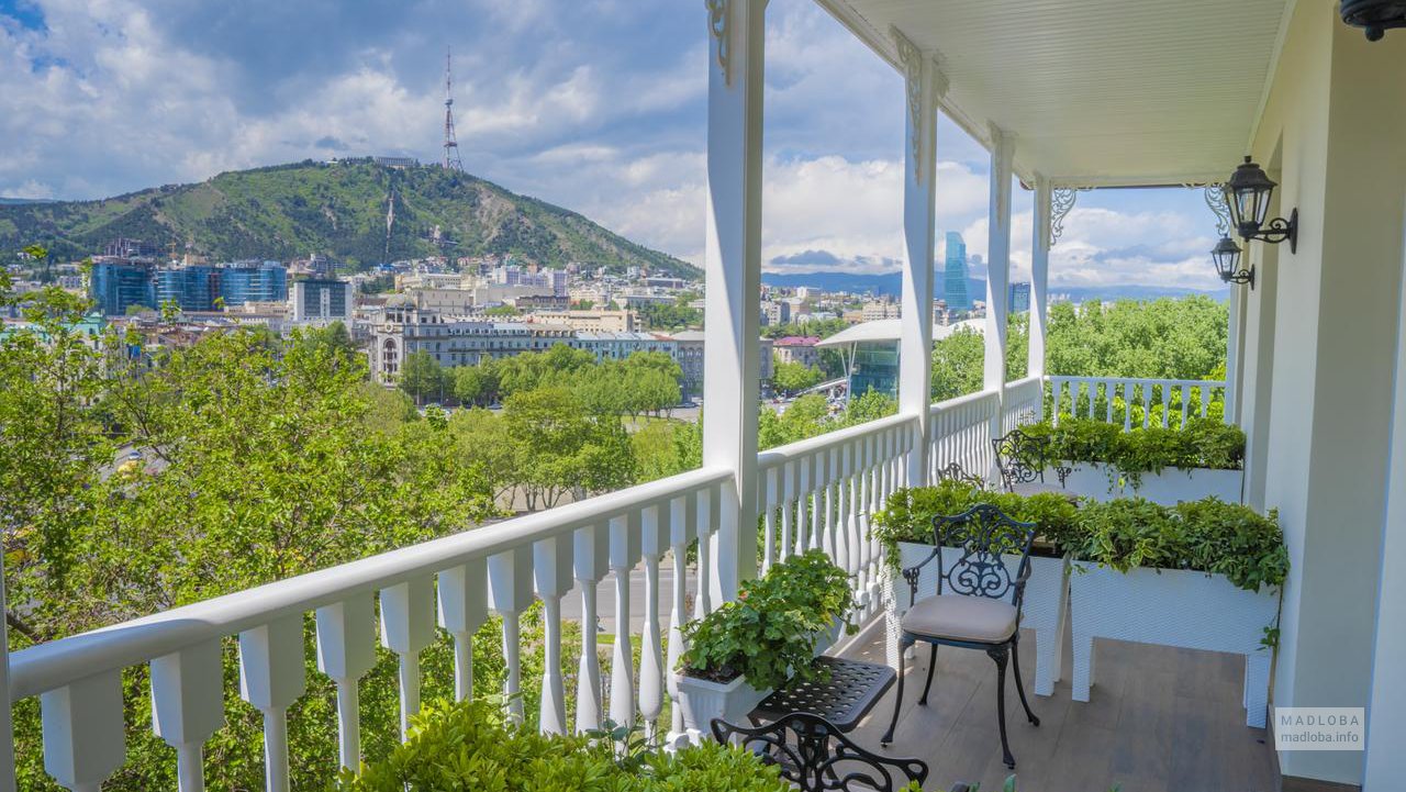 Балкон в номере гостиницы Паспорт Тбилиси