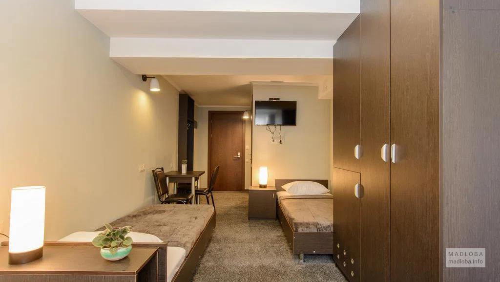 Кровать в номере отеля Reverence