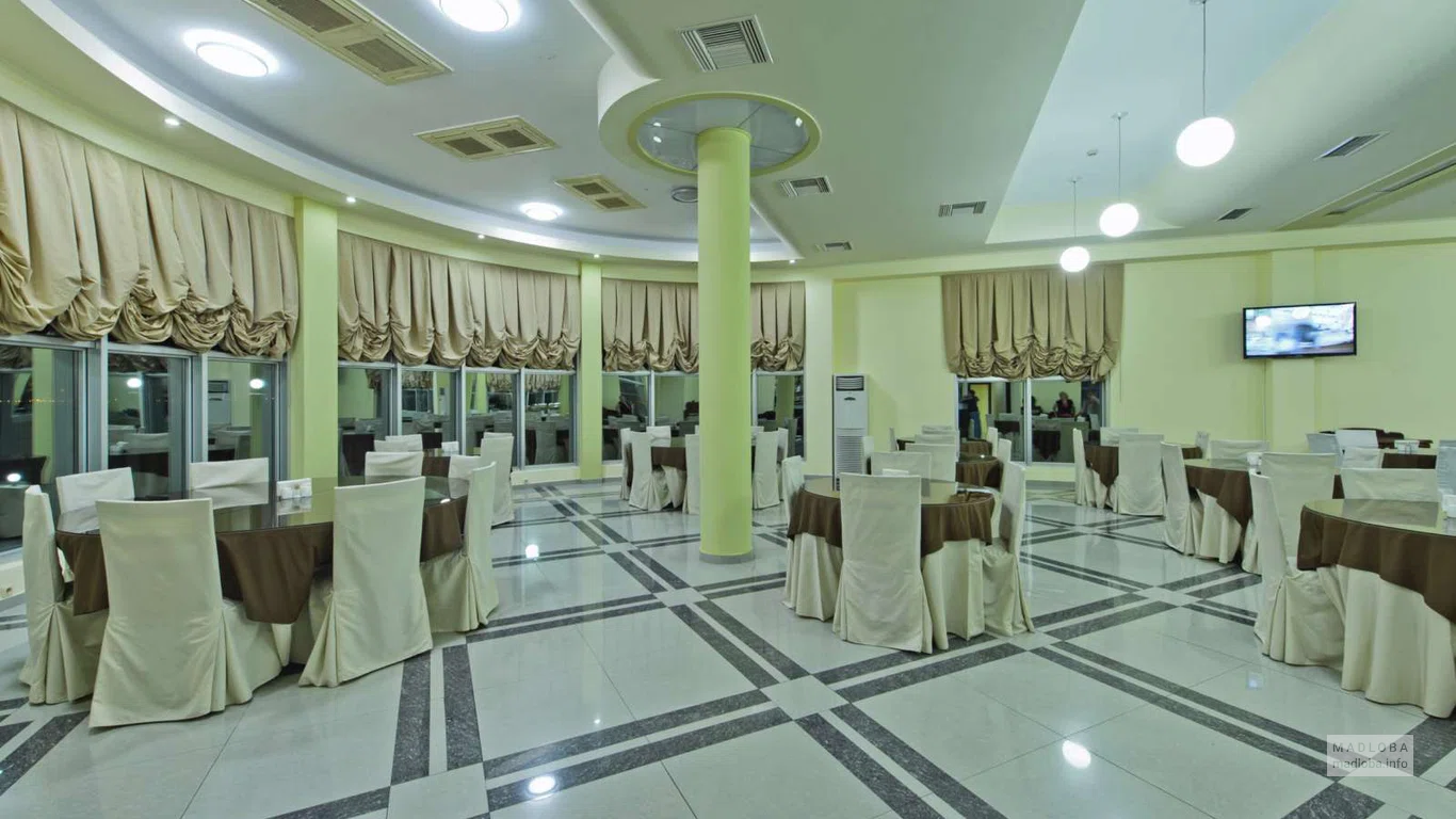 Банкетный зал в отеле Sanapiro