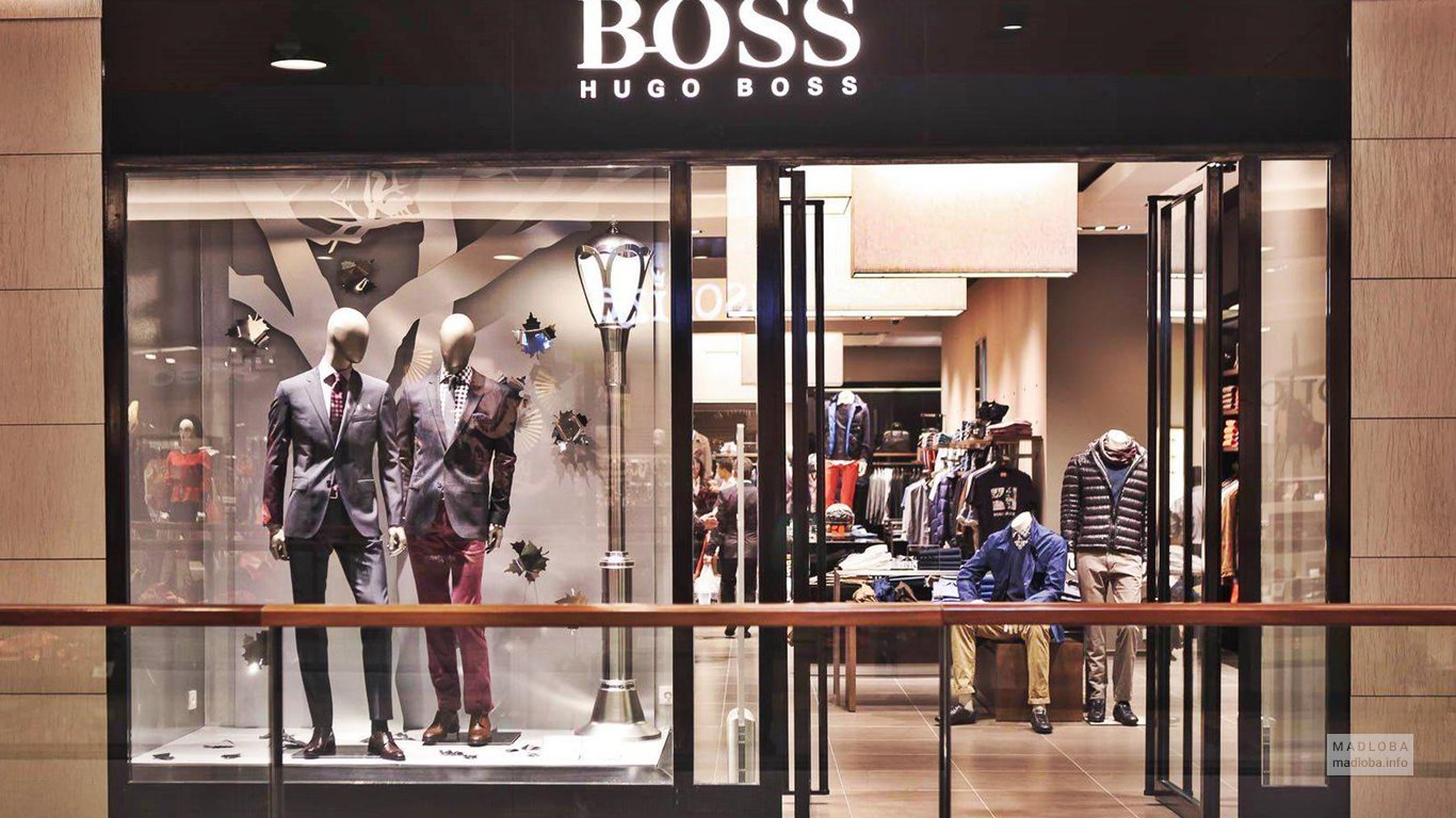 Вход в магазин одежды Hugo Boss