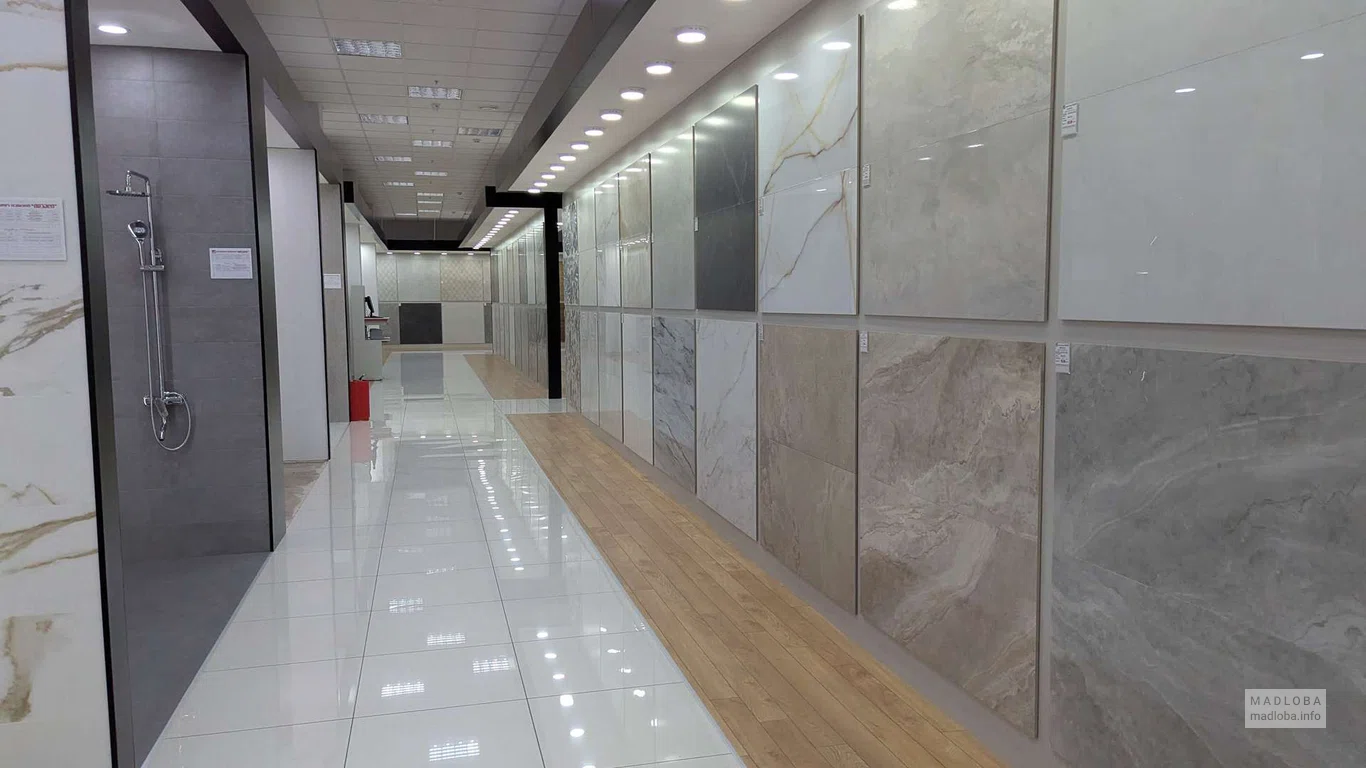 Выбор плитки в IDEAL Trade Center Батуми