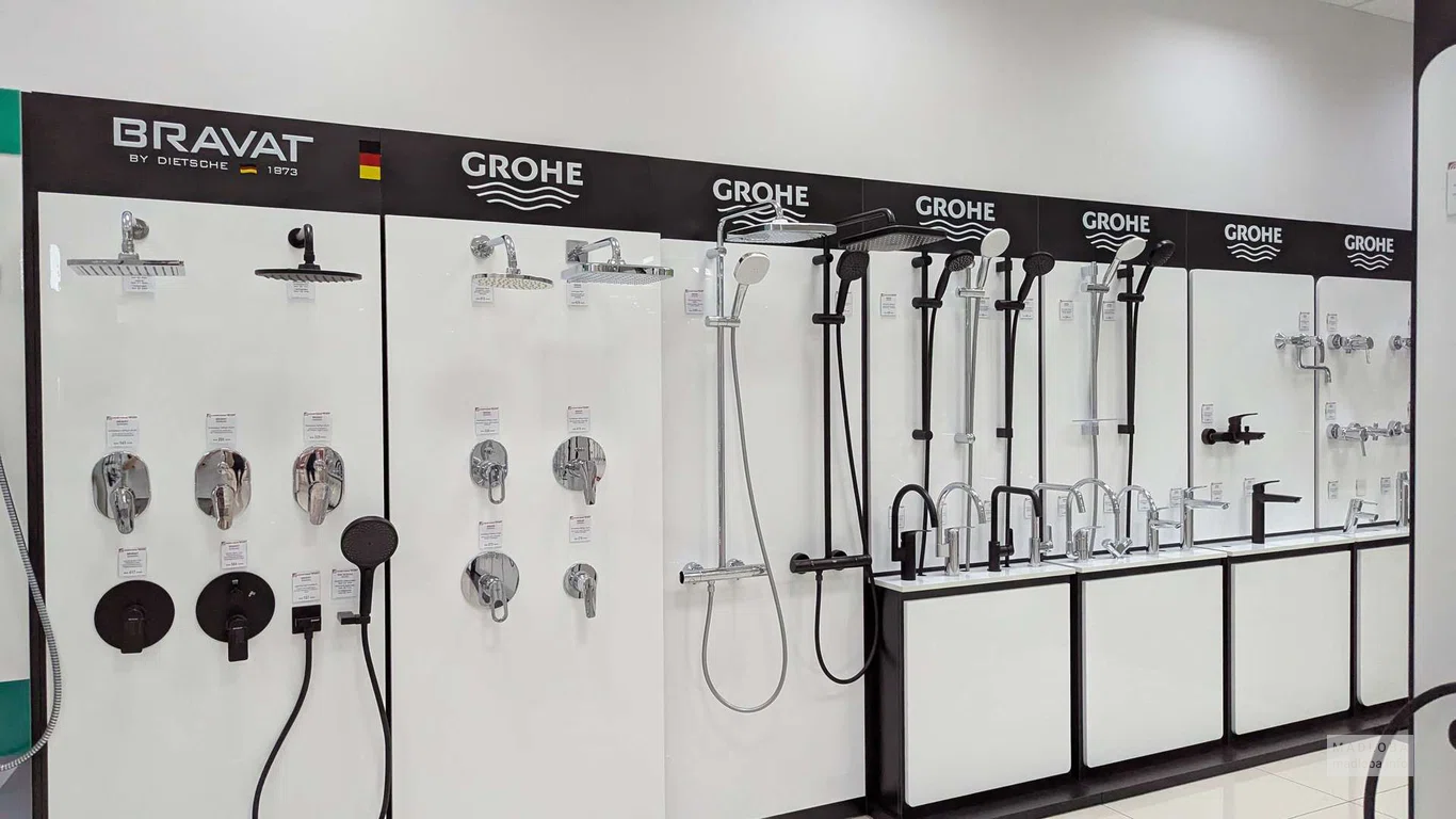 Душевые в магазине IDEAL Trade Center Батуми