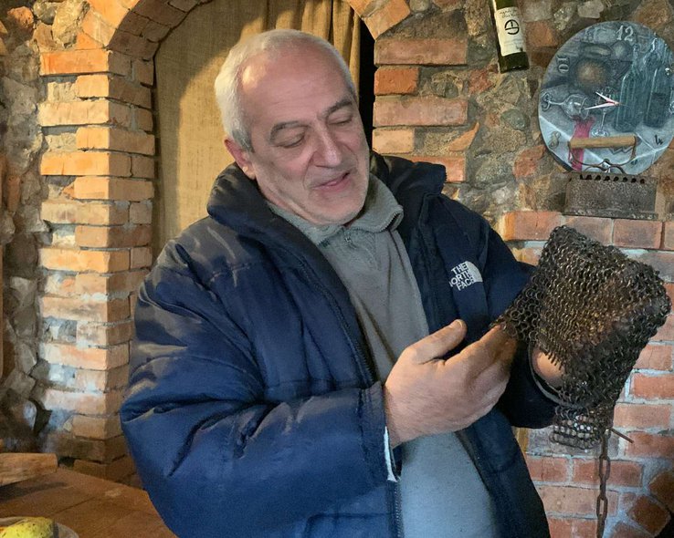 Гид в музее Иоселиани в Цхалтубо