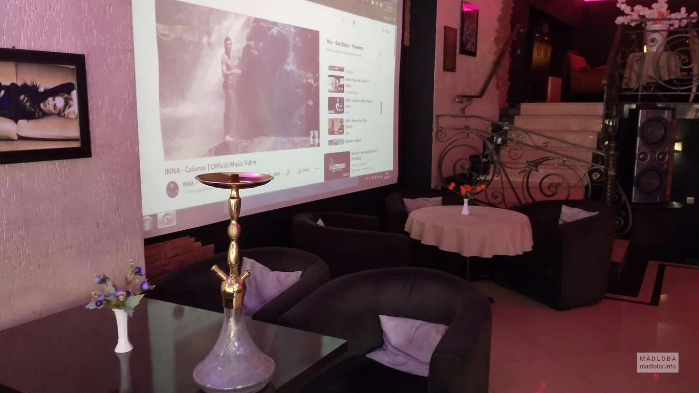 Coyote BAR уютный интерьер