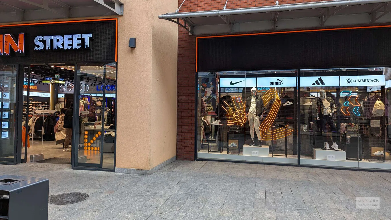 Магазин спортивной одежды и обуви IN STREET в Тбилиси