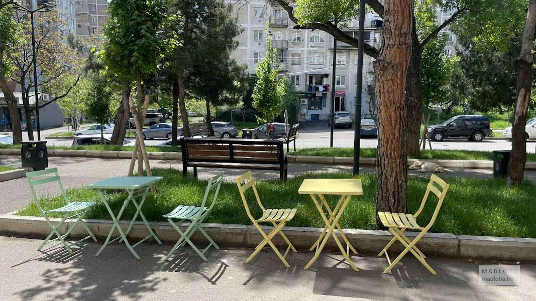 Ice Cream Shop — уютное кафе с мороженым в Тбилиси